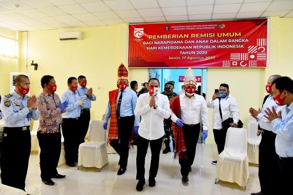 Gubernur Edy Serahkan SK Remisi 14.660 Napi di Sumut